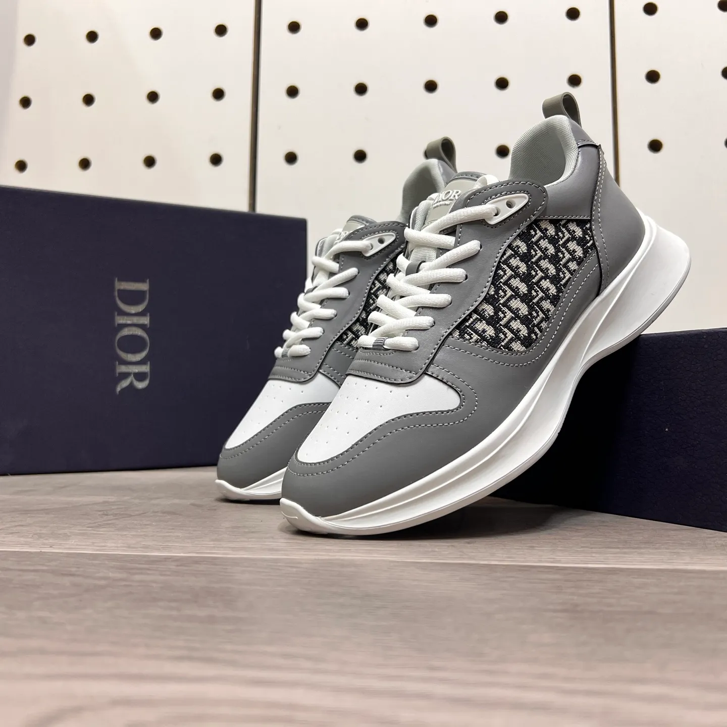Men's Men's Shoes 💰: 400💰《Dior》The latest and most popular casual shoes, top brand [seduce] luxury~purchase, top~quality. [Strong] The upper is made of imported breathable cowhide with material ➕ breathable sheepskin feet (•) and fine workmanship. Original stylish and stylish soft rubber wear-resistant foreskin outsole, light and comfortable on the foot, size: 38-44, (customized 45, 46), five colors available